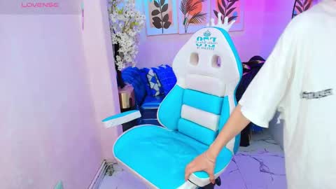 dafne huges online show from November 5, 7:52 pm