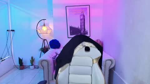dafne huges online show from January 19, 12:07 pm