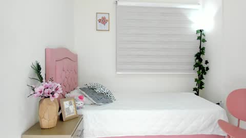 Dafne online show from April 8, 1:13 pm