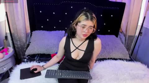 Dafne  online show from September 21, 2:27 pm