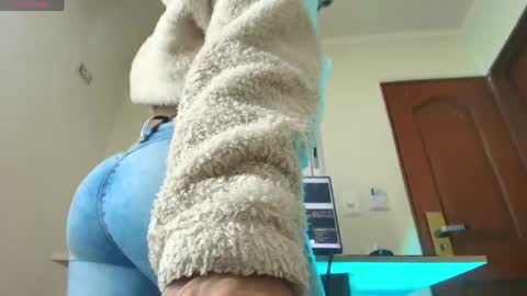 Dahiana  online show from April 1, 1:41 pm