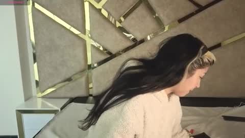 Dahiana  online show from March 12, 12:30 pm