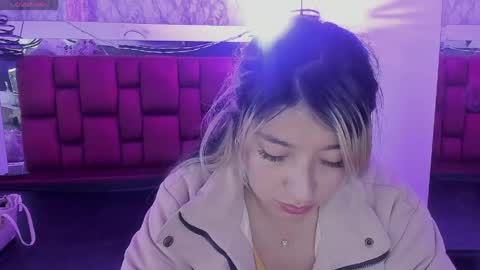 Dahiana  online show from May 11, 1:02 pm
