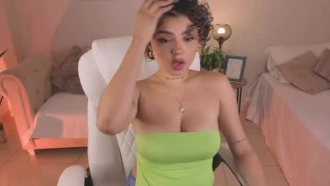 Dahiann Walcott online show from May 25, 7:02 pm