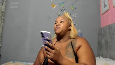 Snapshot of dahianajoss chatting on February 5, 9:40 pm Ebony Sex Dahian online show from February 5, 9:40 pm