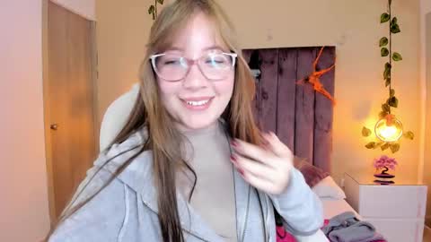 Snapshot of dahlia_rousse chatting on October 8, 9:19 pm Dahlia online show from October 8, 9:19 pm