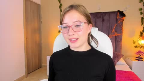 Snapshot of dahlia_rousse chatting on October 3, 11:21 pm Dahlia online show from October 3, 11:21 pm