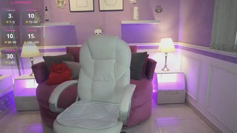 Dahlia Grey online show from October 14, 11:35 am