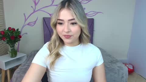 Snapshot of dahliamoore chatting on February 15, 7:50 pm Dahlia online show from February 15, 7:50 pm