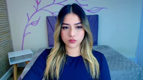 Snapshot of dahliamoore chatting on December 15, 3:45 am Dahlia online show from December 15, 3:45 am