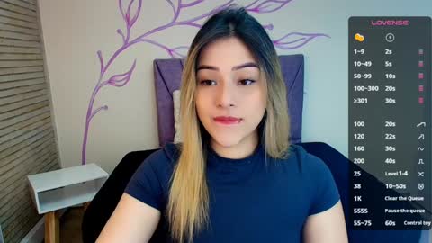 Snapshot of dahliamoore chatting on December 4, 12:25 pm Dahlia online show from December 4, 12:25 pm