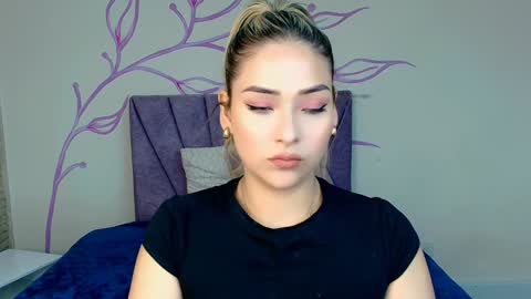 Snapshot of dahliamoore chatting on January 17, 7:38 pm Dahlia online show from January 17, 7:38 pm