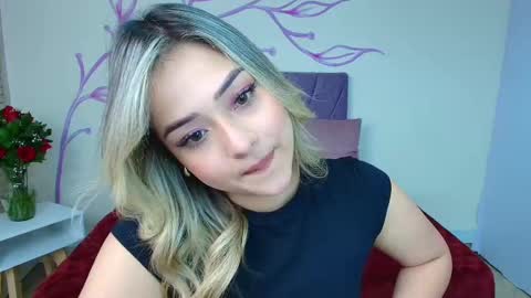 Snapshot of dahliamoore chatting on February 18, 7:43 pm Dahlia online show from February 18, 7:43 pm