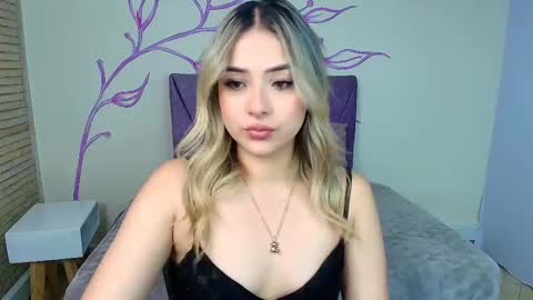 Snapshot of dahliamoore chatting on February 13, 7:52 pm Dahlia online show from February 13, 7:52 pm