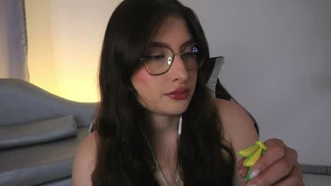 Lauren            online show from May 18, 1:06 pm