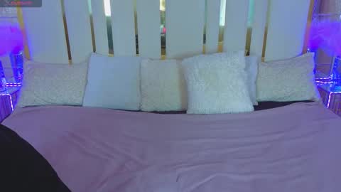 daisydelight_ online show from November 8, 8:47 pm