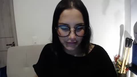 IG  dakotasofiaa online show from January 29, 5:51 am