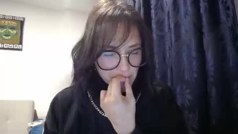 IG  dakotasofiaa online show from March 9, 8:18 am