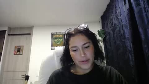 IG  dakotasofiaa online show from December 20, 2:41 am