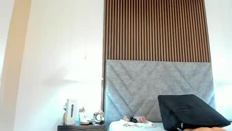 dakotaa online show from April 28, 2:27 am