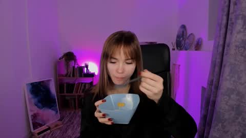 dakotaajohnnson online show from March 1, 5:20 am
