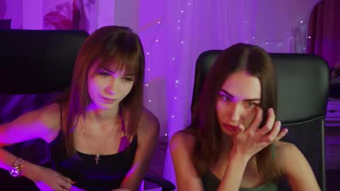 dakotaajohnnson online show from February 22, 6:17 am