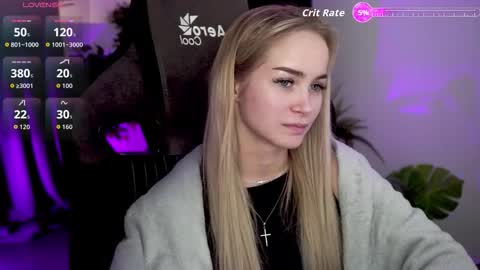 dakotaajohnnson online show from September 18, 11:53 am