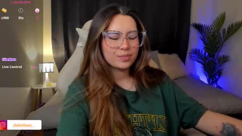 dakottaa__ online show from November 29, 1:09 am