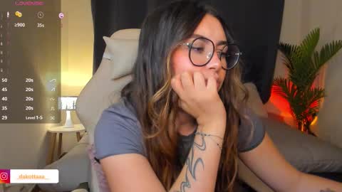 dakottaa__ online show from March 20, 12:48 am