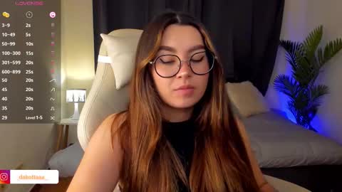 dakottaa__ online show from September 19, 12:20 am