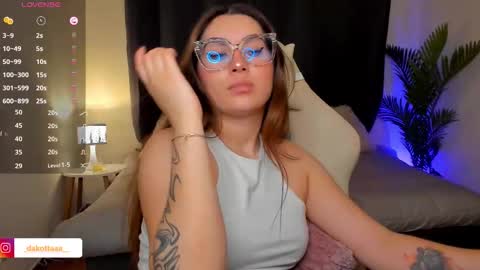 dakottaa__ online show from November 14, 1:05 am