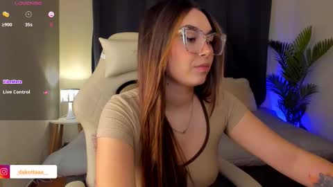 dakottaa__ online show from October 11, 11:29 pm