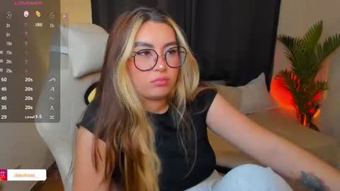 dakottaa__ online show from July 11, 2:22 am