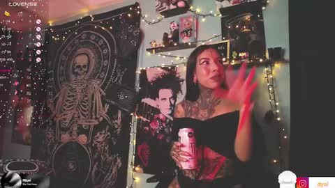 dalia_vorhees online show from December 14, 3:17 am