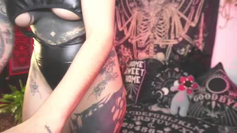 dalia_vorhees online show from May 13, 1:55 am
