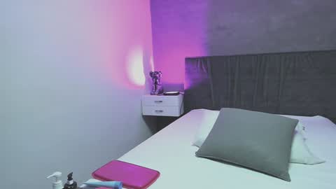   online show from January 3, 8:01 pm