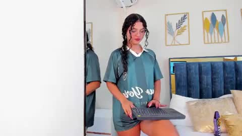 Dali Luu  online show from August 3, 8:36 pm