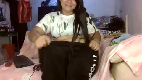 Snapshot of danae01 chatting on September 14, 5:05 am danae01 online show from September 14, 5:05 am