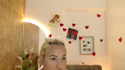 danalaleska online show from November 28, 5:32 am