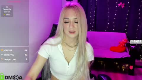 dances_queen online show from May 16, 8:17 am