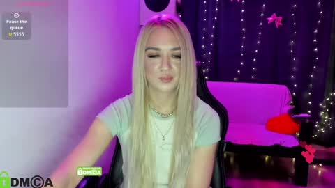 dances_queen online show from May 13, 7:36 am