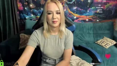 dances_queen online show from February 15, 8:24 am