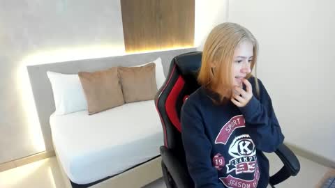 D A N I A online show from September 12, 12:01 pm