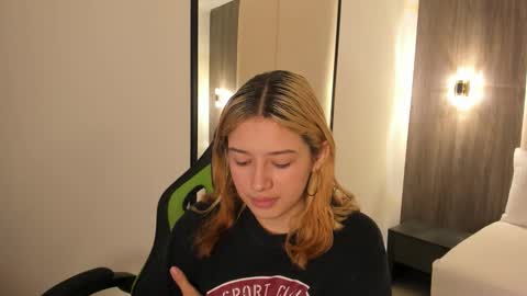 D A N I A online show from November 19, 12:16 pm