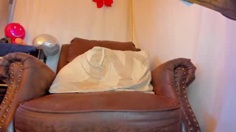 danidollxxx online show from May 26, 2:33 am