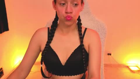 daniela_rivasthl online show from March 27, 6:48 am