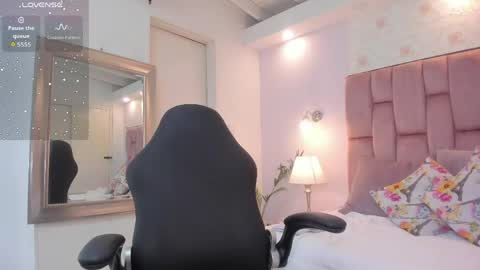 danielamonett online show from May 25, 3:49 am