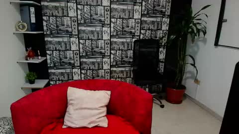 danielamonroe online show from May 2, 12:36 am