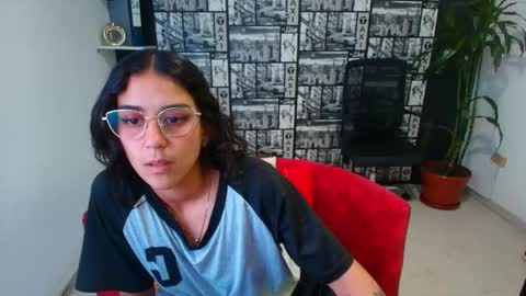 danielamonroe online show from May 14, 1:22 am