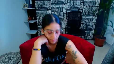 danielamonroe online show from April 30, 12:05 am